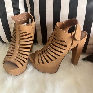 Tan Platform Sandal’s Heels | size 7.5